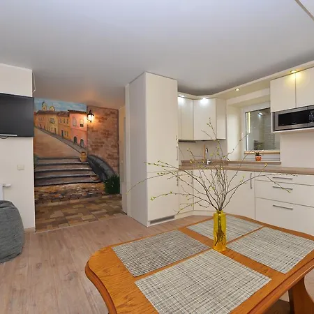 Old Town Prie Vijuneles Ezero